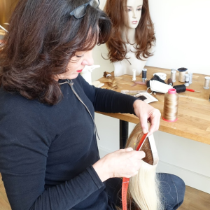 Kleiner maken van een haarwerk