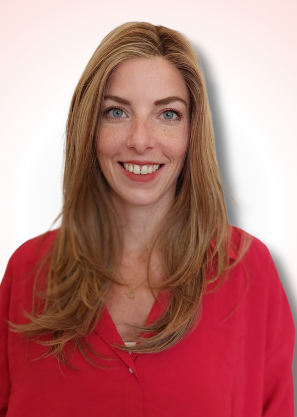 Jonge vrouw die chemotherapie krijgt en pruik draagt